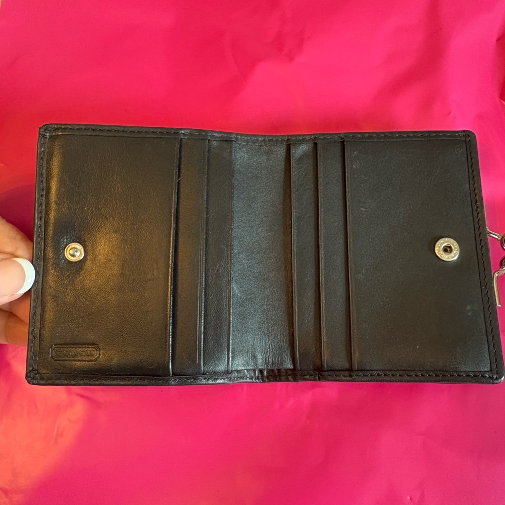 Coach Black Leather Signature Mini Wallet w/ Kisslock & Bi-Fold Snap Closure - Picture 5 of 8